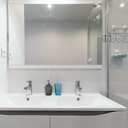 Calme & Spacieux - 100m2 - Gare St-roch Apartment *